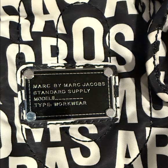 Marc Jacobs Monochrome Lettered Shoulder Bag - Picture 2 of 7